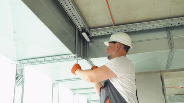 Professional Heating Cooling Technician Worker Finishing Newly Assembled Air Vent — стокове відео