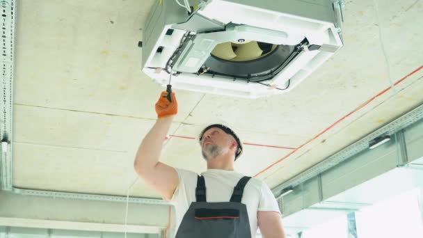 Worker Installing Repairing Ceiling Air Conditioning Unit — Stock Video