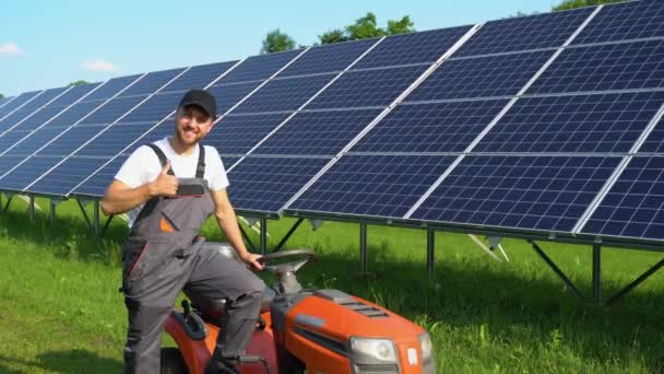 Man Worker Cutting Grass Lawn Mower Solar Panels Station — Stock Video