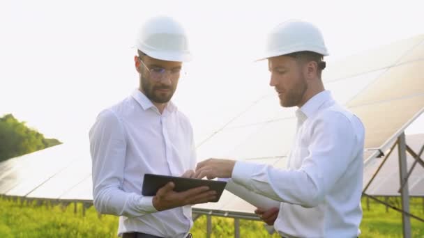 Renewable Energy Concept Two Energetics Employees Walking Solar Construction Tablet — Stock Video