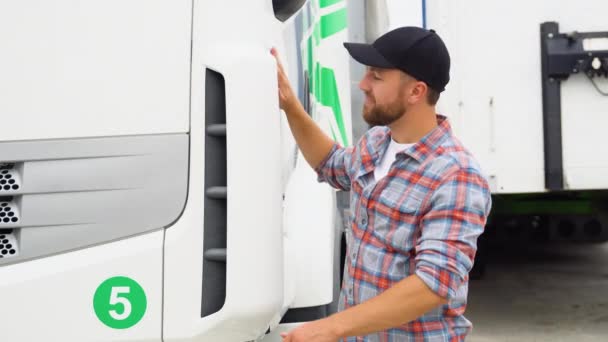 Camionista Abraçando Seu Veículo Caminhão Para Transporte Feliz Motorista Caminhão — Vídeo de Stock