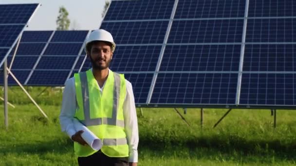 Solar Power Plant Indian Engineer Protective Workwear Walking Examining Photovoltaic — Stock Video