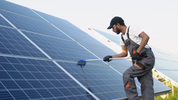 Indian Solar Panel Worker Use Brushes Clean Dust Solar Panels — Stock Video