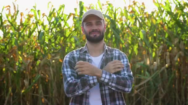 Νεαρός Καυκάσιος Αγρότης — Αρχείο Βίντεο
