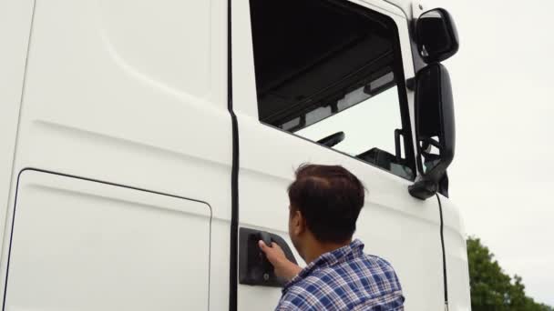 Indiai Kamionsofőr Kocsijában Jobb Kormányos Autó — Stock videók