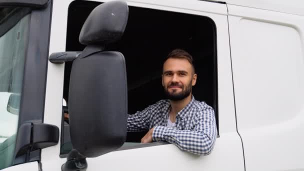 Водитель Грузовика Сидит Такси — стоковое видео