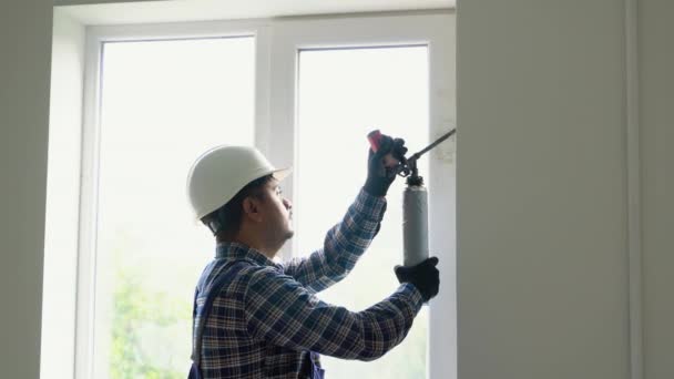 Installation Fenêtres Utilisation Mousse Lors Installation Des Fenêtres Réparation Maison — Video