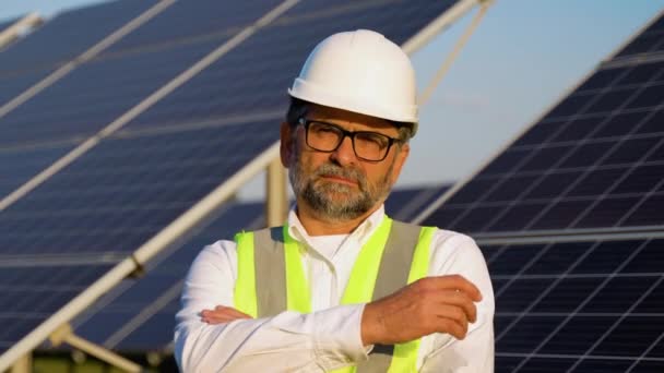 Portrait Senior 50S Inspector Engineer Solar Panels Power Farm — Stock Video