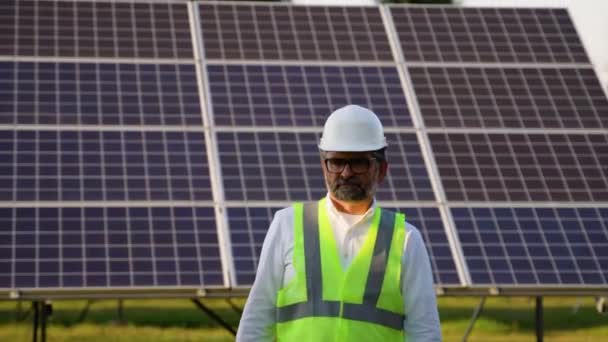 Senior 50S Engineer Protective Helmet Walking Examining Photovoltaic Panels Solar — Stock Video