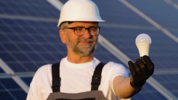 Portrait Senior Engineer Lamp Solar Panels Station — Stock Video