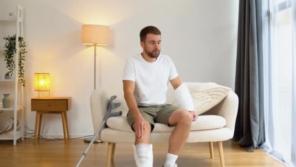 Man Crutch Suffer Pain Broken Leg — Stock Video