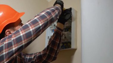 Profesyonel Elektrik Kurucu Elektrik Paneli