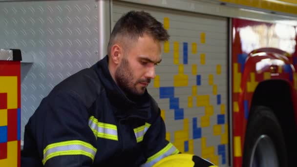 Pompier Fatigué Caserne Pompiers — Video