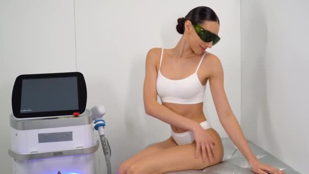 Mooie Vrouw Laser Ontharing — Stockvideo