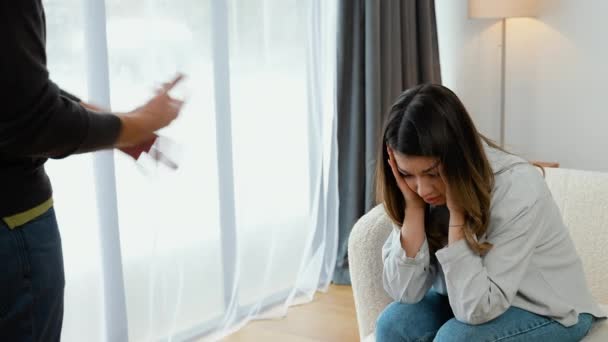 丈夫对妻子的家庭暴力 — 图库视频影像