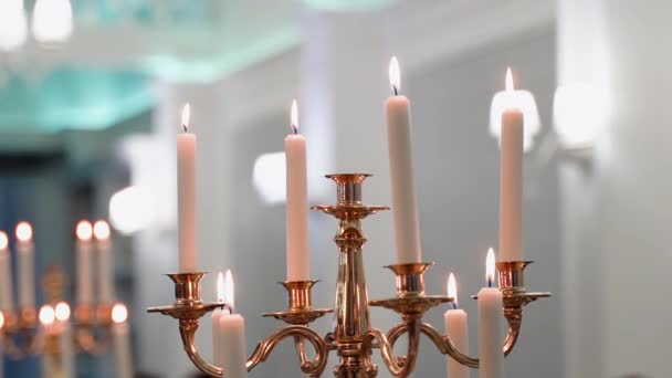 Спалені Церковні Свічки Позолоченій Свічці Храмі — стокове відео