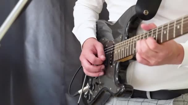 Feche Mão Tocando Guitarra Elétrica Músico Tocar Guitarra Música Vivo — Vídeo de Stock