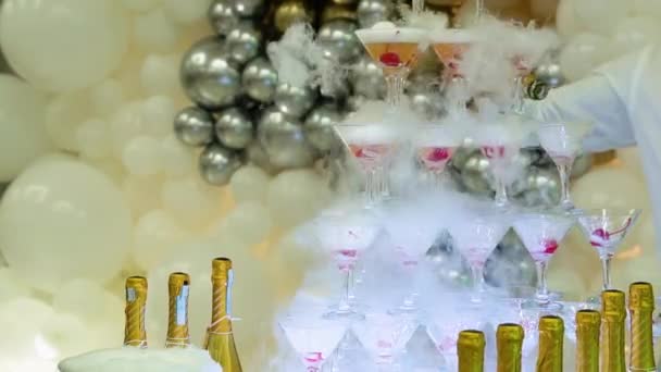 Champagne Glasses Standing Tower Wedding Party Champagne Glass Pyramid Pyramid — Stock videók