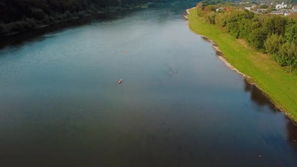 Rafter Pływa Kajaku Rzece Widok Lotu Ptaka Rzece — Wideo stockowe