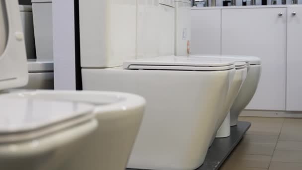 Mostra Com Casa Banho Venda Loja Encanamento Vasos Sanitários Diferentes — Vídeo de Stock