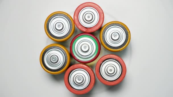 Staré Baterie Typu Otáčejí Kruhu — Stock video