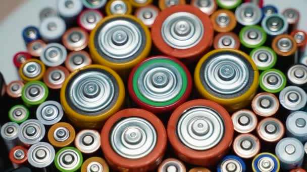 Diversi Tipi Batteria Ruotano Cerchio Vecchie Batterie Usate — Video Stock