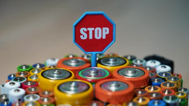 Detener Contaminación Por Baterías Pilas Usadas Antiguas Tipo Aaa Stop — Vídeos de Stock