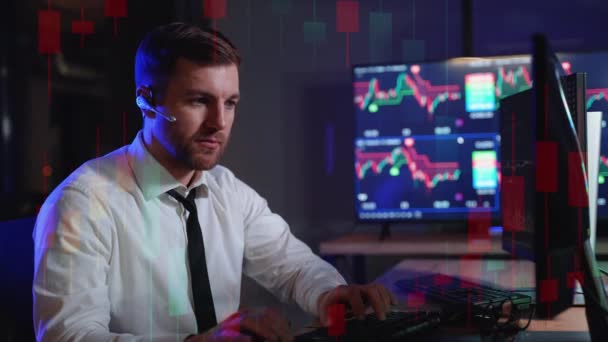 Pialang Crypto Trader Investor Menganalisis Grafik Lilin Keuangan Membeli Dan — Stok Video