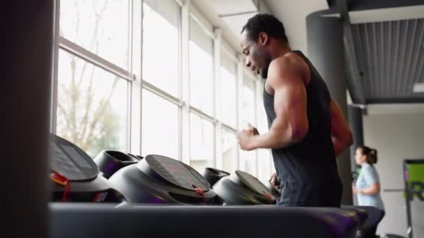 Young African American Man Sportswear Running Treadmill Gym — Stock Video
