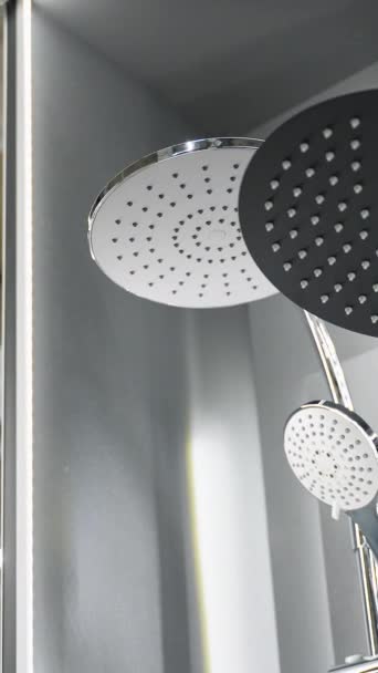 设有淋浴搅拌器的展览馆 — 图库视频影像