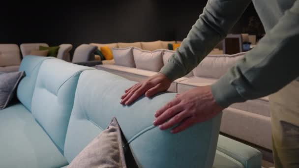 Man Buying Sofa Furniture Store — Vídeo de Stock