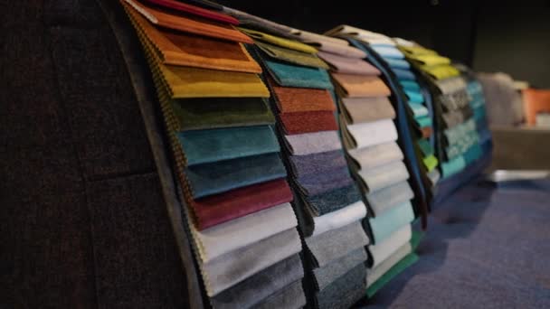 Muestras Tela Textiles Una Tienda Tienda Fábrica Diferentes Colores Patrones — Vídeo de stock