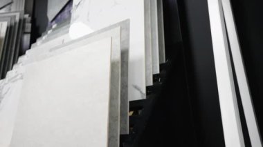Çeşitli dokular, renkler ve desenler halinde geniş bir seramik koleksiyonu keşfedin. Bu seramik, ev ve işletmeler için şık ve dayanıklı iç mekanlar yaratmak için mükemmeldir.