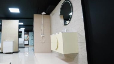 Gösteriş, ayna ve duşlar da dahil olmak üzere çok çeşitli modern banyo mobilyalarını araştırın. İşlevsel ve zarif banyo alanları yaratmak için mükemmel.