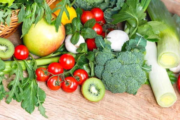 Zdrowe Eaetihg Wegetariańskie Jedzenie Organiczne Owoce Warzywa — Zdjęcie stockowe