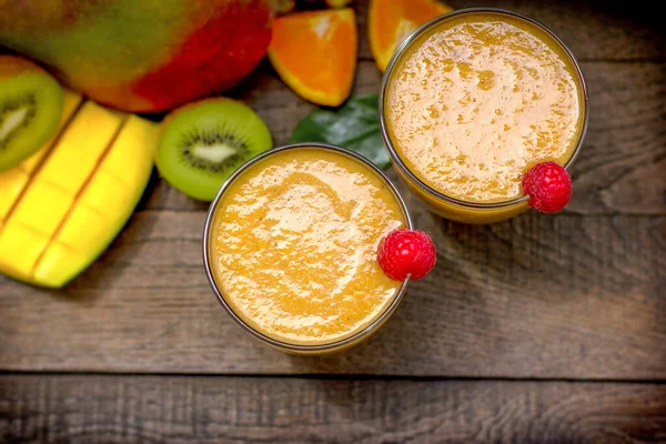Mango Juice Färskpressad Mango Smoothie Läcker Uppfriskande Dryck Gjord Med — Stockfoto
