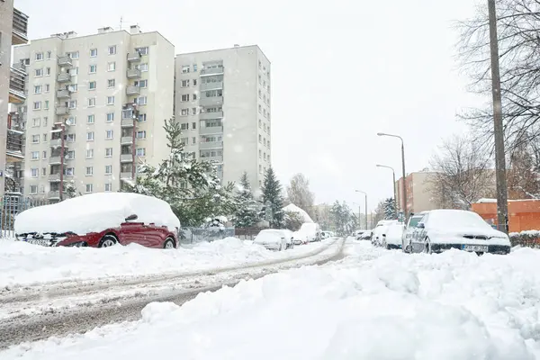 Een Straat Krakau Bedekt Met Sneeuw Een Sneeuwstorm Winter Auto — Stockfoto