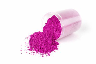 Parlak Pembe Toz Açık Konteynırdan Gün Işığında Beyaz Yüzeye Dökülür