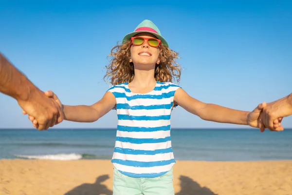Щаслива Сім Літніх Канікулах Мати Батько Дитина Пляжі Люди Розважаються — стокове фото