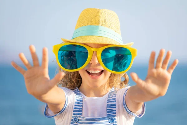 Vacker Flicka Sommarsemester Glad Tonåring Som Har Roligt Stranden — Stockfoto