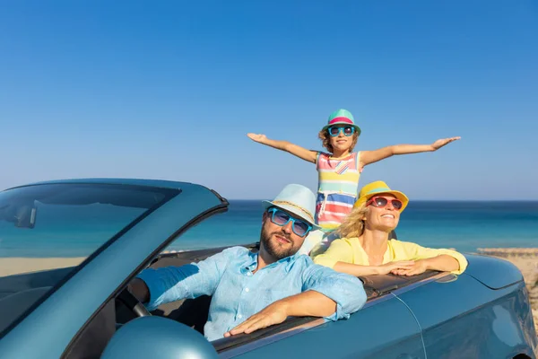 Happy Family Travel Car Sea Mother Father Daughter Having Fun — Stock Photo, Image