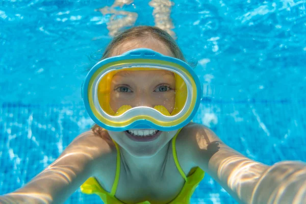 Retrato Subaquático Criança Miúdo Divertir Piscina Conceito Férias Verão — Fotografia de Stock