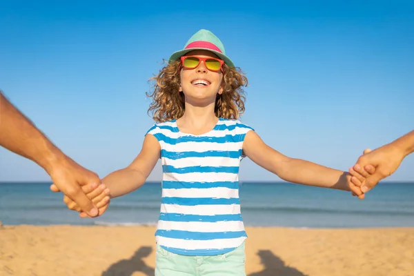 Щаслива Сім Літніх Канікулах Мати Батько Дитина Пляжі Люди Розважаються — стокове фото
