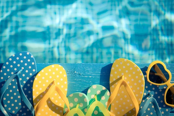 Beach Flip Flops Sunglasses Blue Wood Water Background Summer Vacation — Stock Photo, Image