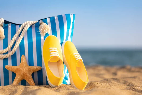 Beach Bag Sneakers Blue Sea Sky Background Summer Vacation Concept — Stock Photo, Image