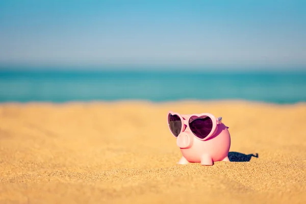 Piggybank Beach Sea Sky Background Savings Summer Travel Vacation Concept — Stock Photo, Image