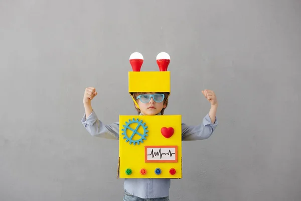 Счастливый Ребенок Роботом Забавного Парня Идея Концепция Успешных Креативных Инновационных — стоковое фото