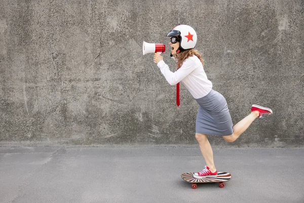 Happy Businesswoman Riding Skateboard Outdoor Portrait Young Woman Speaking Loudspeaker — Stock Photo, Image