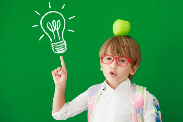 Lustiger Schüler Unterricht Glückliches Kind Gegen Grüne Tafel Bildung Und — Stockfoto