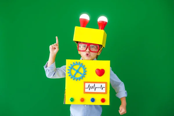 Ευτυχισμένο Παιδί Που Φοράει Ρομπότ Στο Σχολείο Αστείο Παιδί Έχει — Φωτογραφία Αρχείου